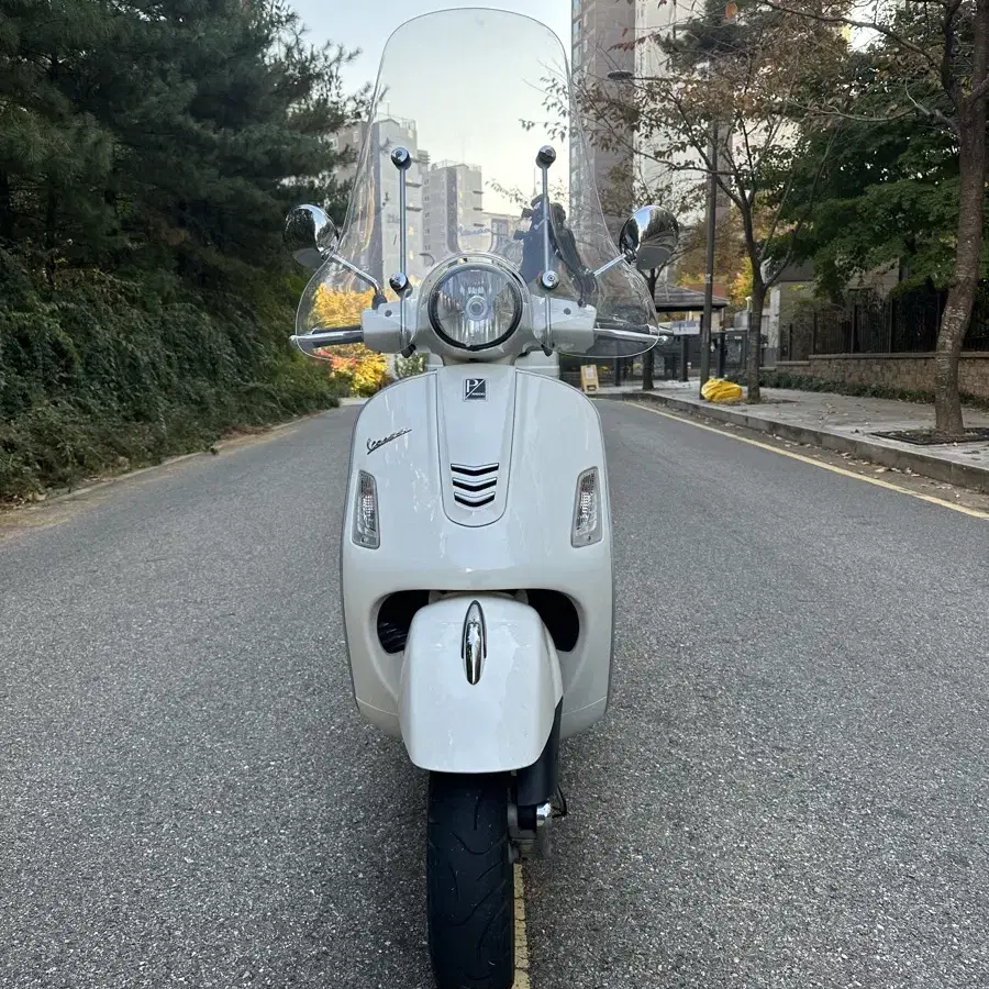 베스파 GTS 125 ABS 2019년형 화이트 S급 차량