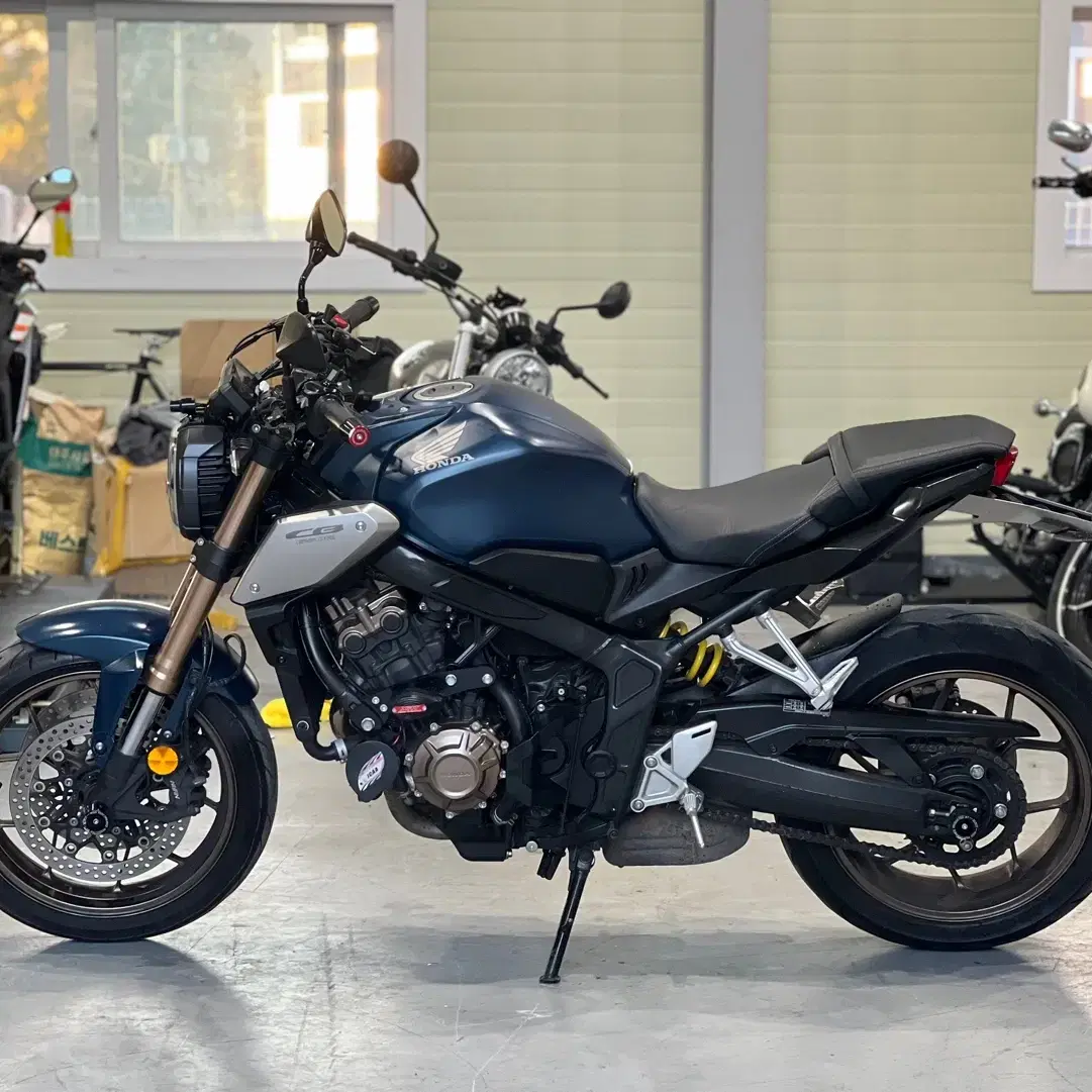 혼다CB650R 2021년식 9천키로 앞뒤 블박 신차급 차량 판매합니다