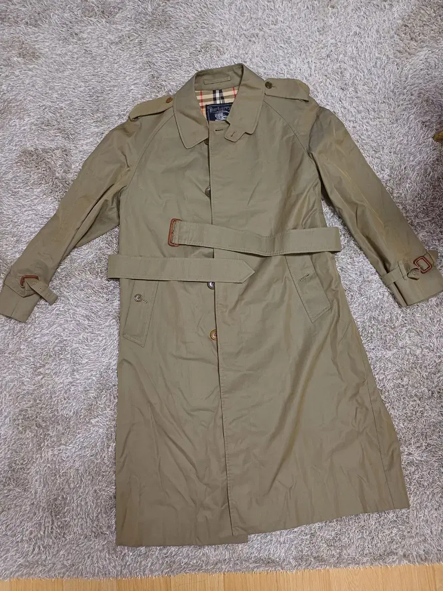 Burberry Trench Coat (Medium)