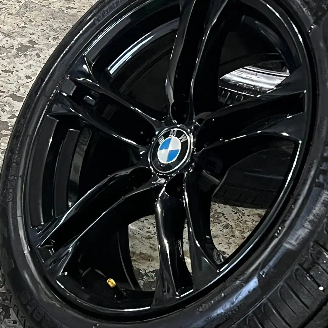 BMW F10 613M 정품 18인치 휠타이어 판매