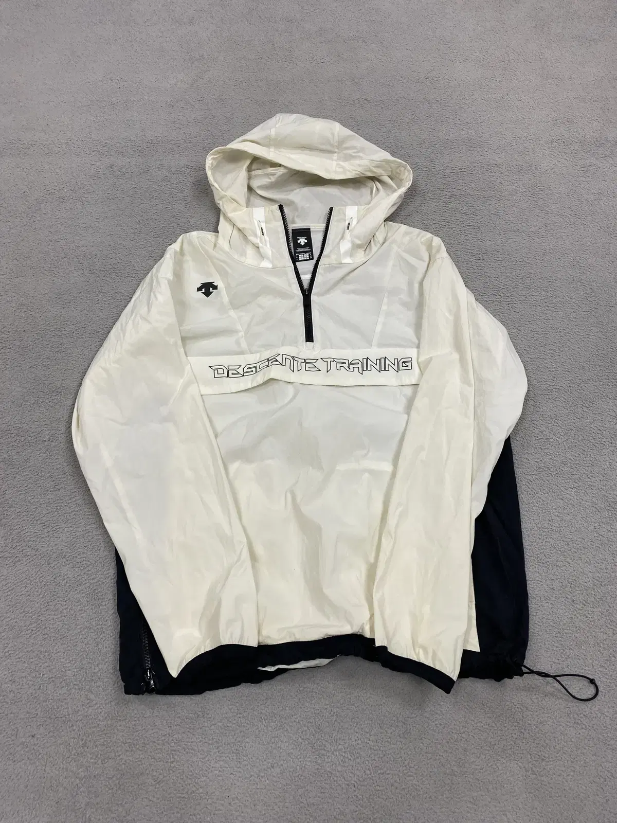 Descent Anorak Windbreaker