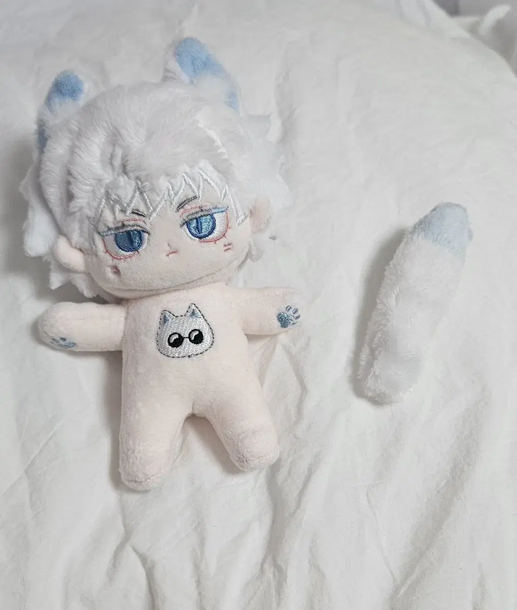 Gojo 10cm plush doll (with bone) wts