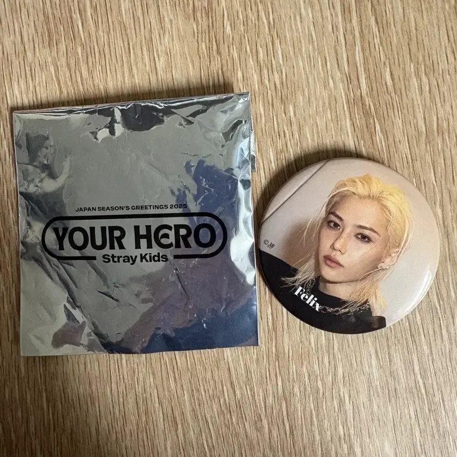 스트레이키즈 일본 시즌그리팅 your hero 랜덤 뱃지 필릭스 이용복