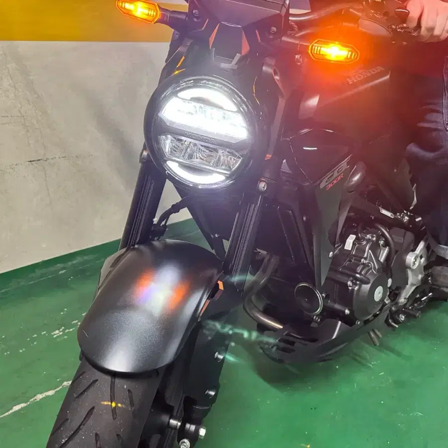 혼다 cb300r 2024년식 팝니다 쿼터급바이크