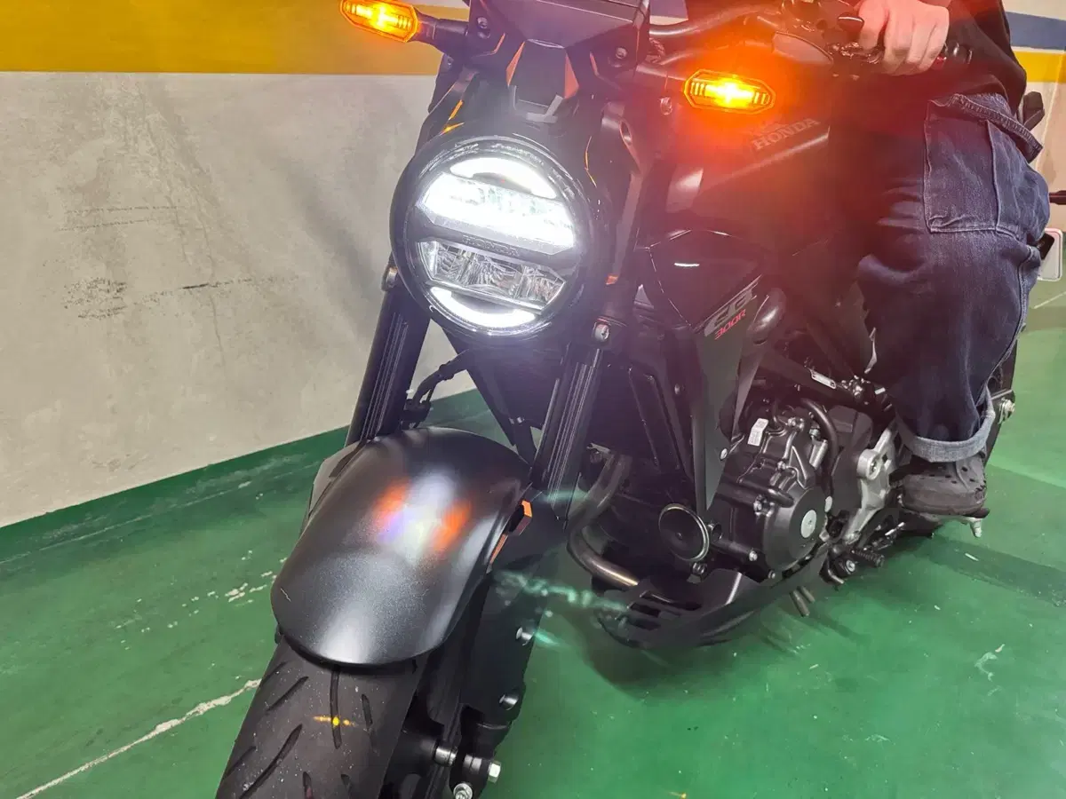 혼다 cb300r 2024년식 팝니다 쿼터급바이크