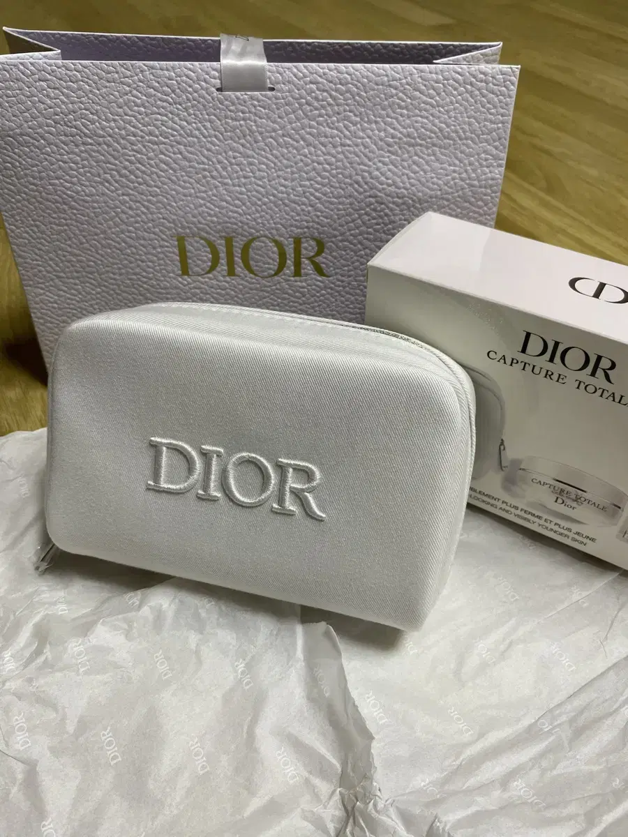 [새상품]Dior 디올 정품 화장품 파우치+쇼핑백 증정!