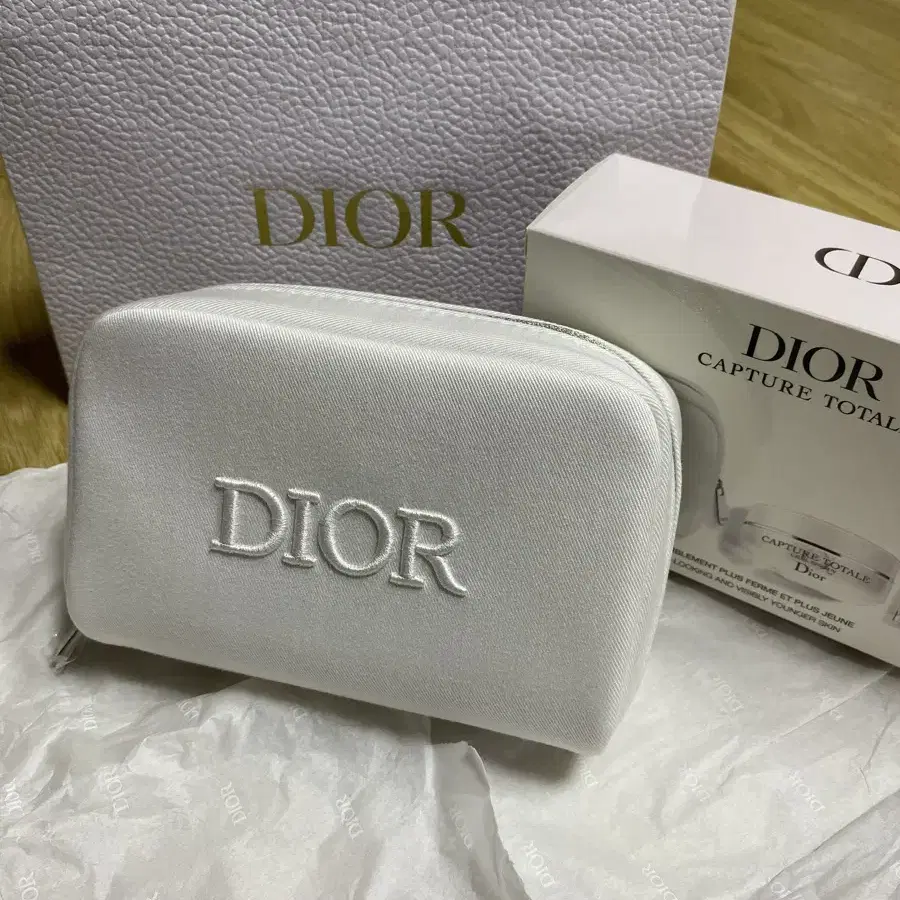 [새상품]Dior 디올 정품 화장품 파우치+쇼핑백 증정!