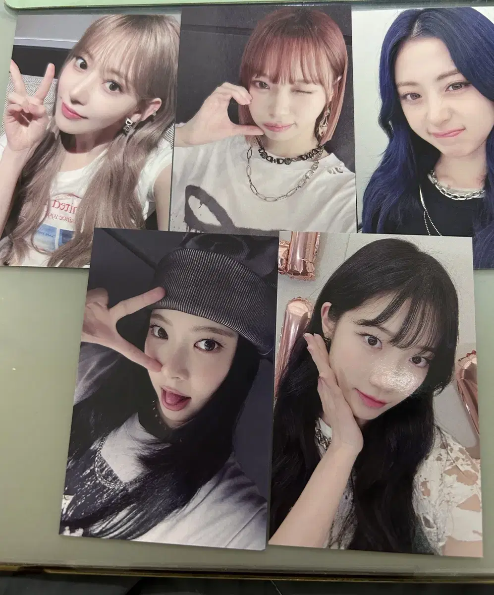 le sserafim hearing photocard (crazy thunder party)sells