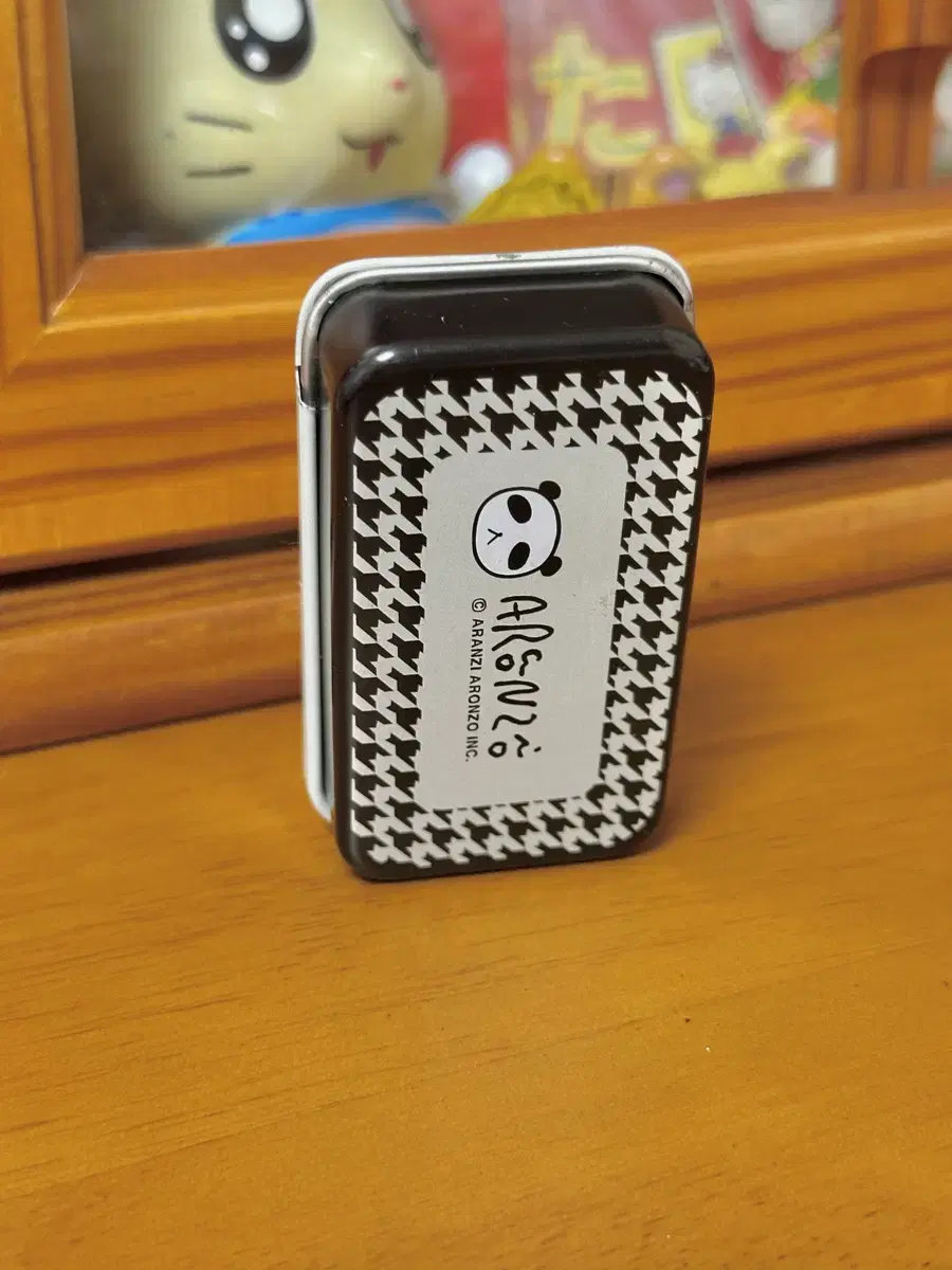 aran giaranjo panda kankan tin case