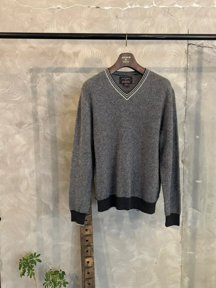 Black and brown cashmere knit men100