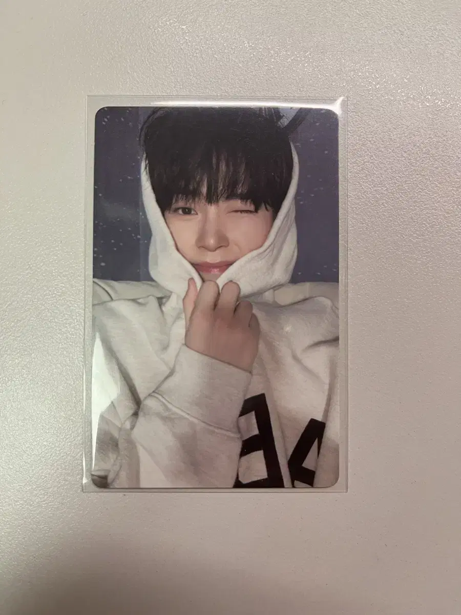 Hooded Hanbin photocard sell it (bomb)