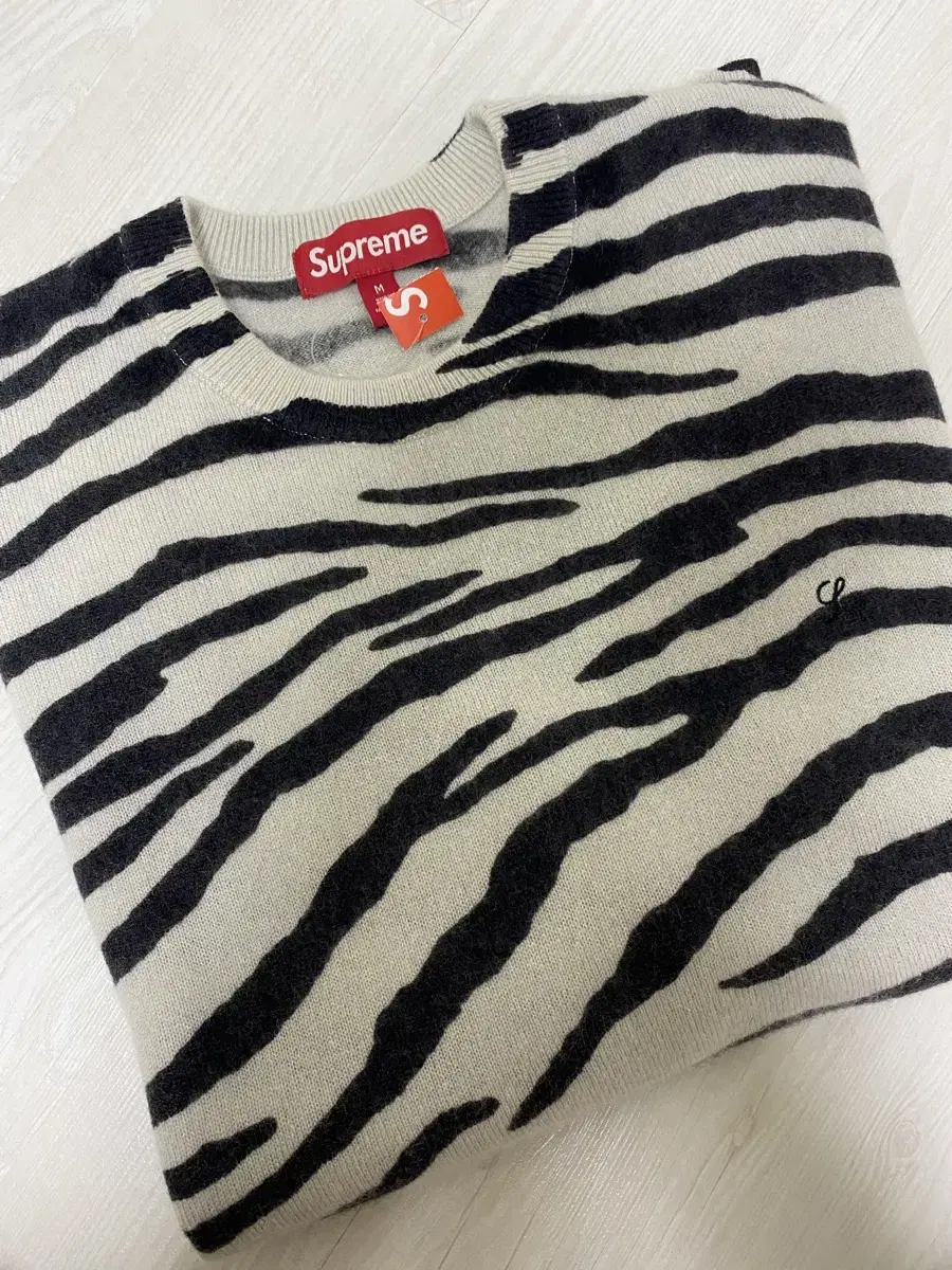 Supreme Zebra M