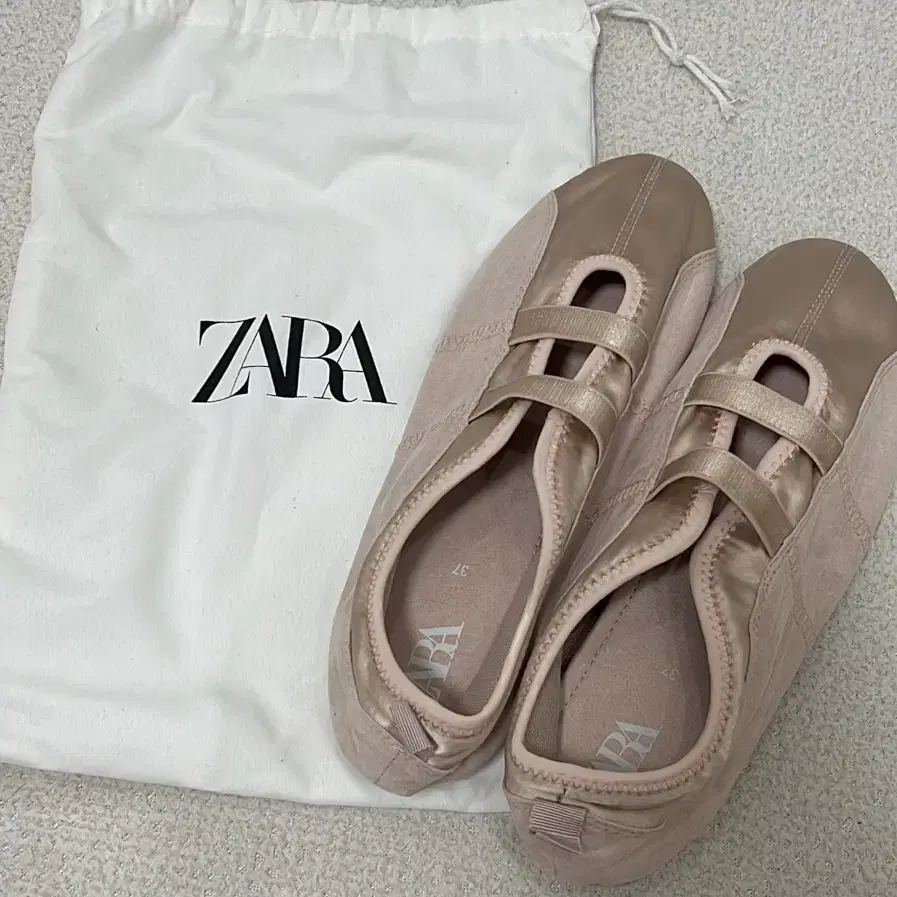 자라 ZARA 새틴 스포츠 발레리나 플렛슈즈