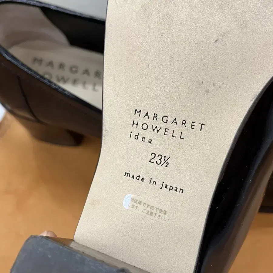 MARGARET HOWELL 테슬 구두