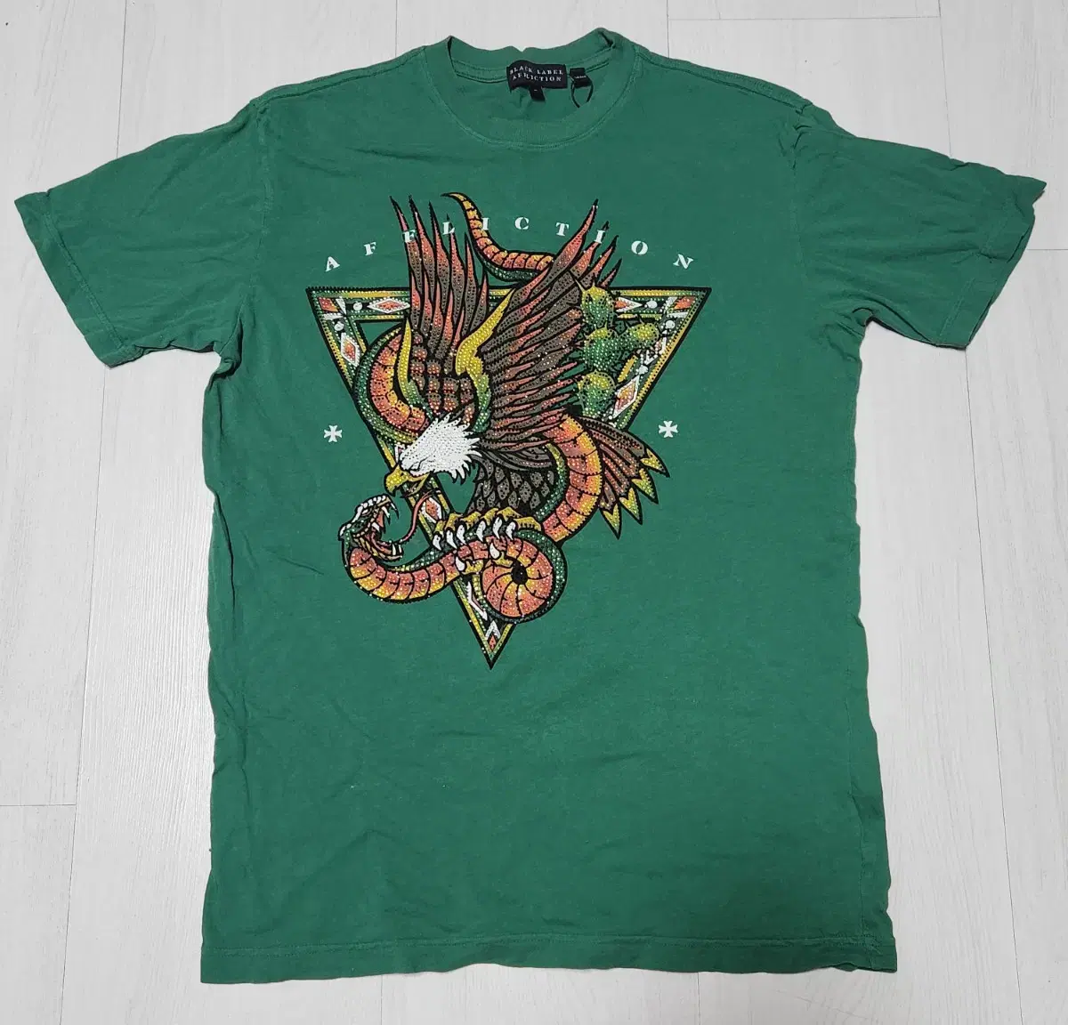 Sells Affliction Greenwing Size S Short Sleeve Tee