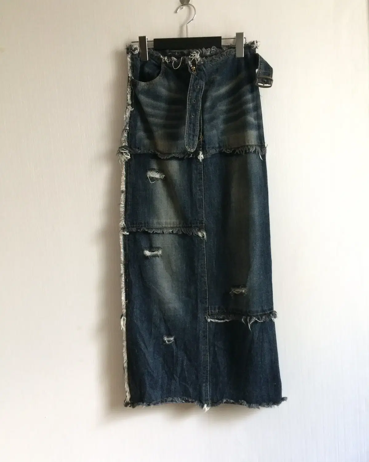 Belted damage long denim skirt