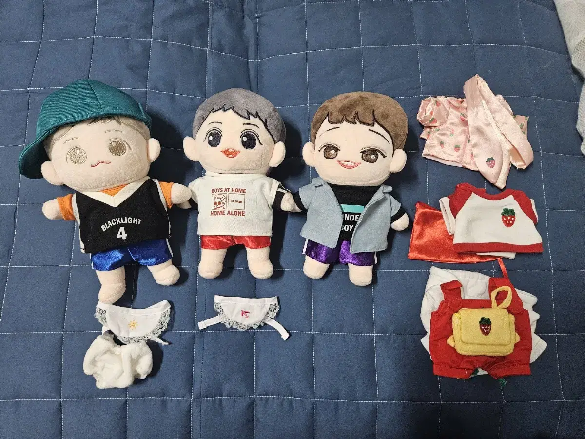 Exo merchandiseDolls for sale! XiuminMinseokBaekhyunD.O. D.O. KyungsooChanyeolChen JongdaeKaiJongin