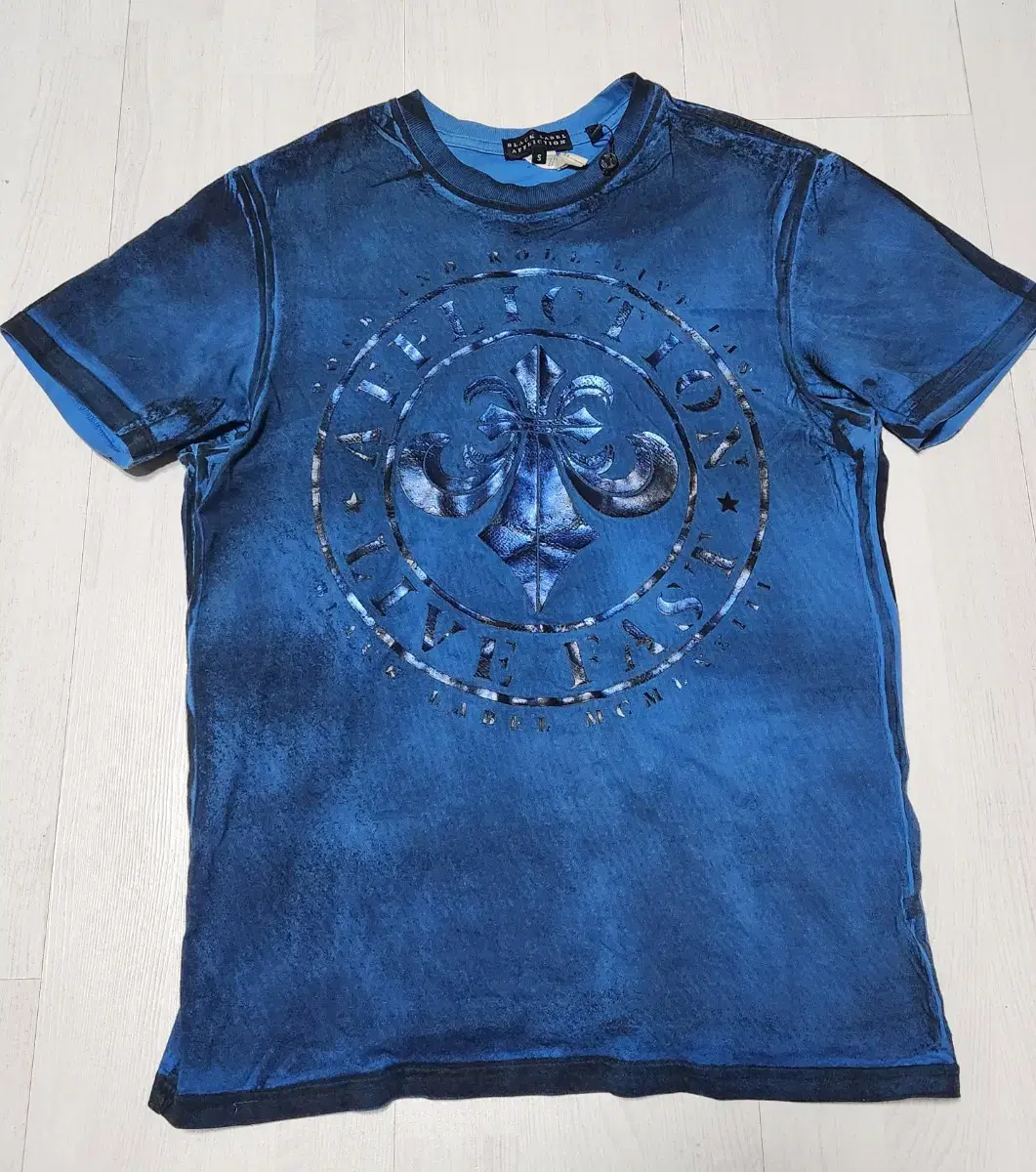 I'm selling Affliction Affliction vintage bloo size S short sleeve tee.