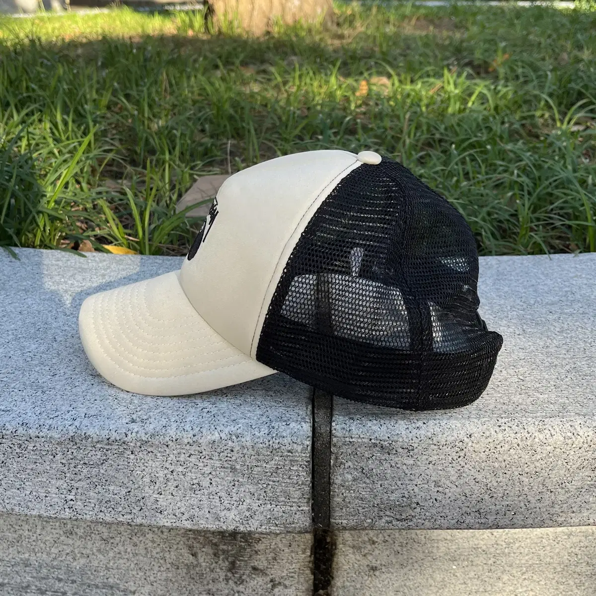 STUSSY " 8 Ball " Trucker Cap