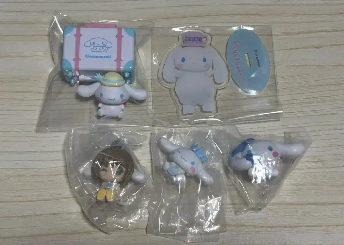 산리오 퓨로랜드 미즈이로 라떼쿠마 시나모롤 레디백 마스코트 인형