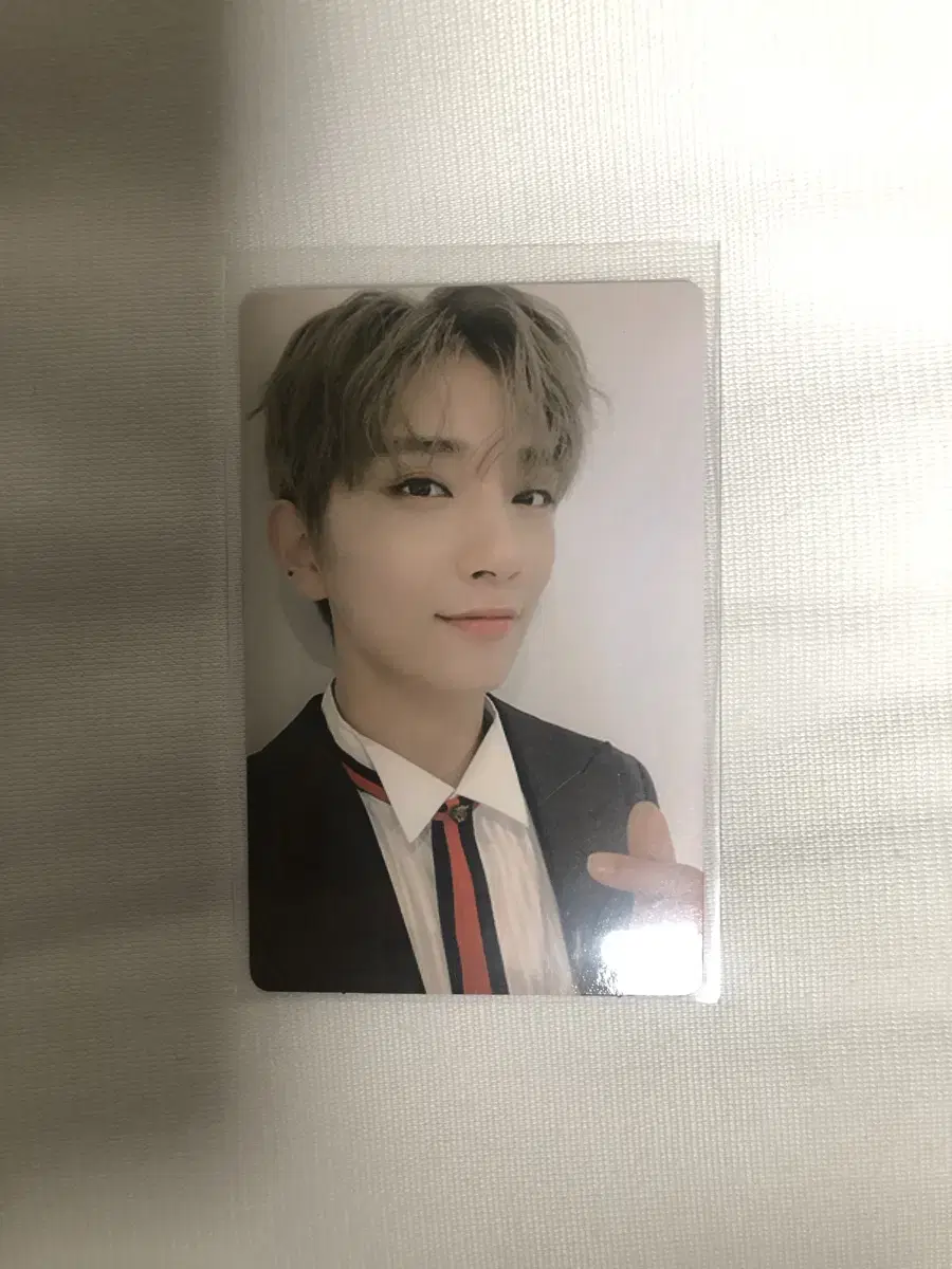 Seventeen joshua Transferring a photocard