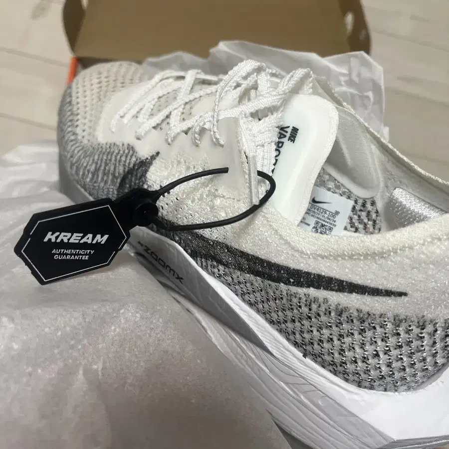 Nike ZoomX Vaporfly Next 3 White Grey275