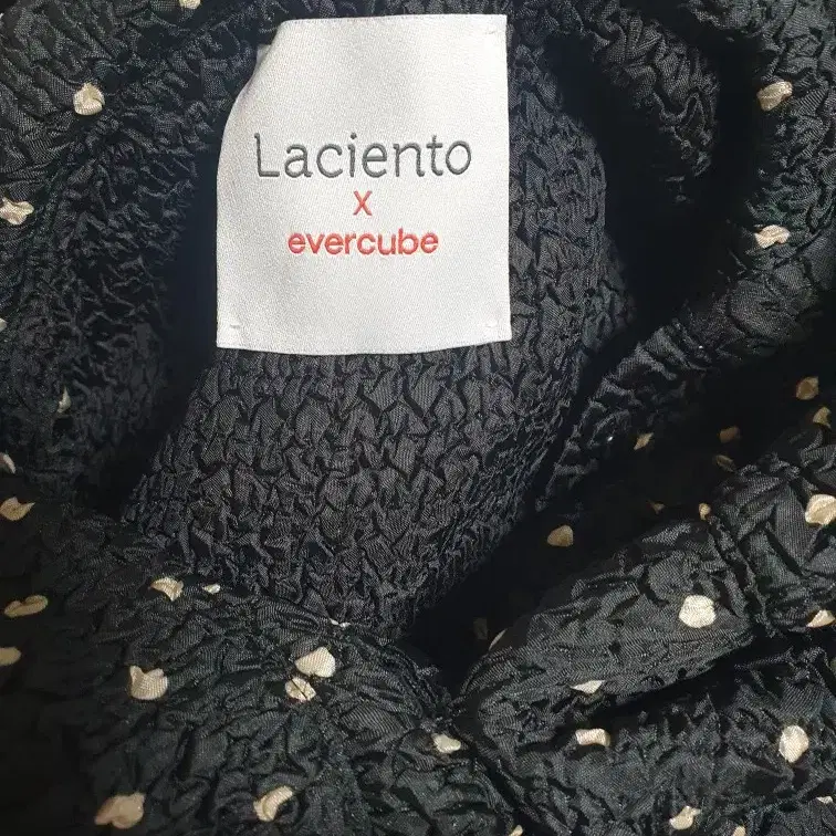 LACIENTO X EVERCUBE 20 플리츠 후드 패딩 (L)