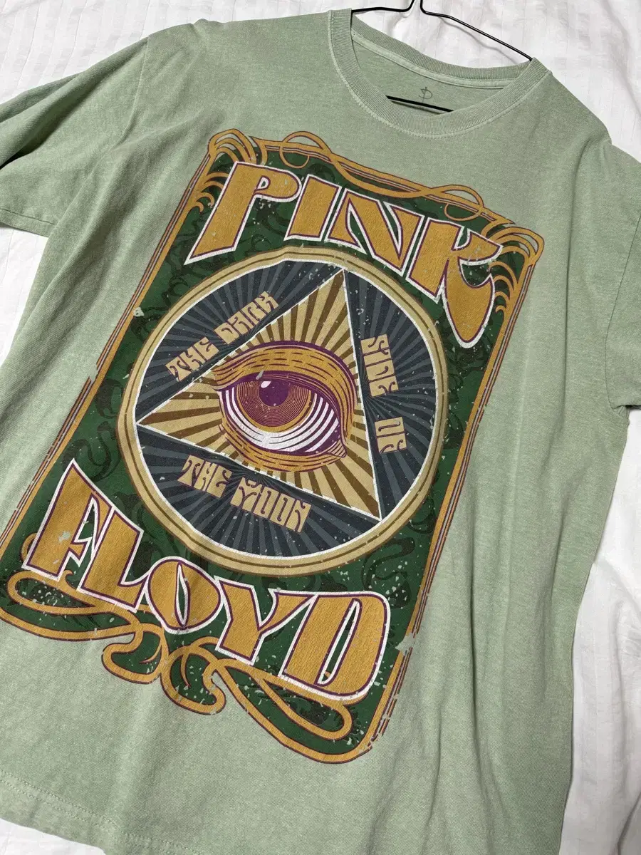 Vintage Pink Floyd Official Merchandise Short Sleeve Band Tee