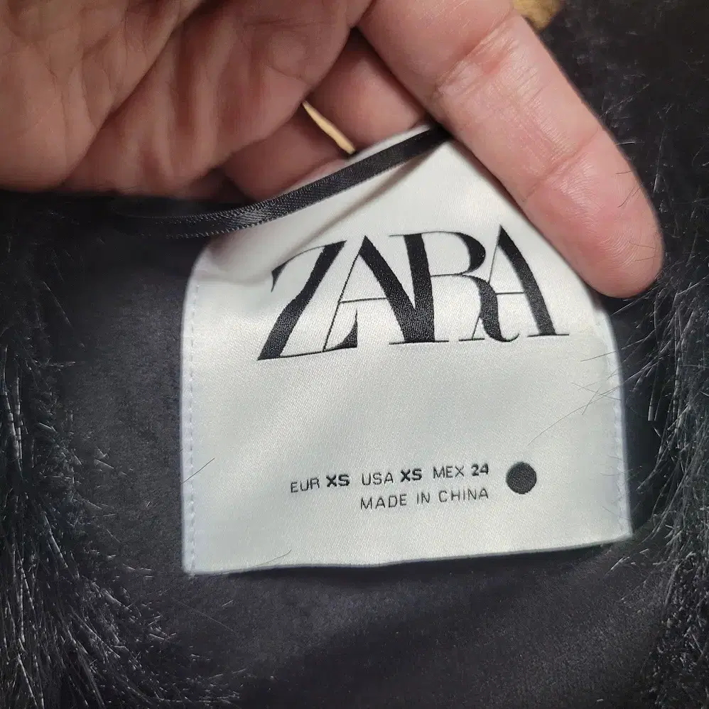 자라(ZARA) 페이크퍼 슬리브리스 자켓 55-66 새상품