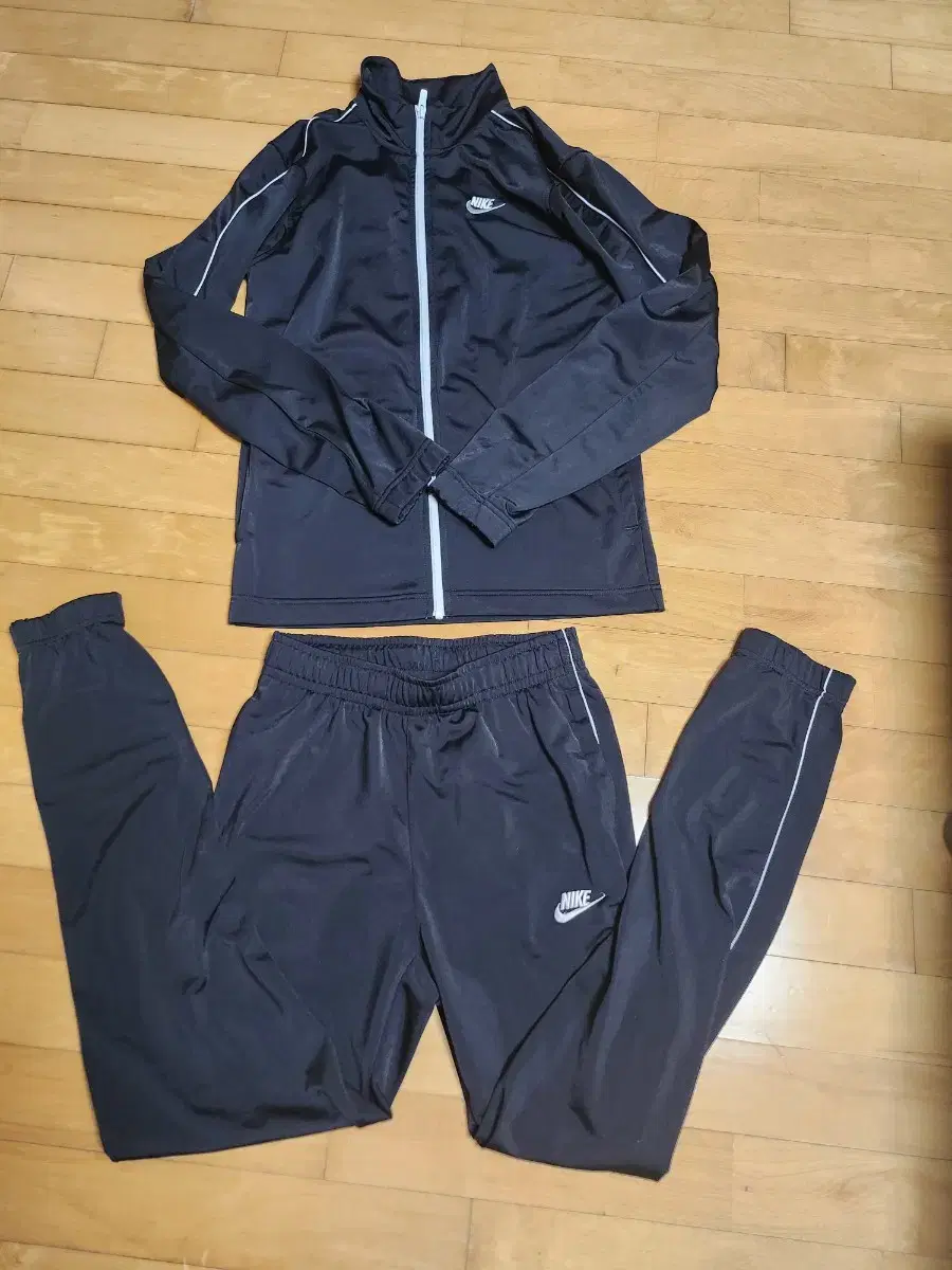 Nike Chuu Training Set + Champion Cotton Tea