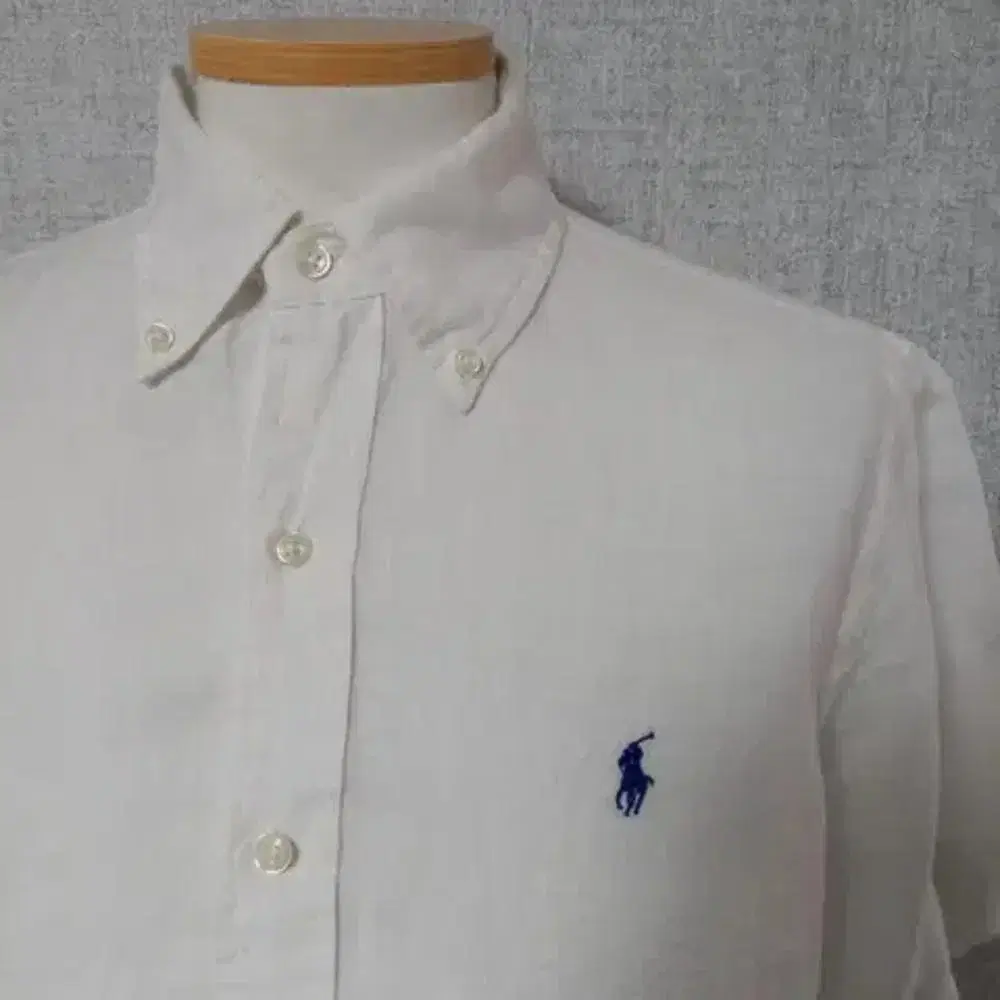 S to M Polo Ralph Lauren White short sleeve shirt. (cz421)