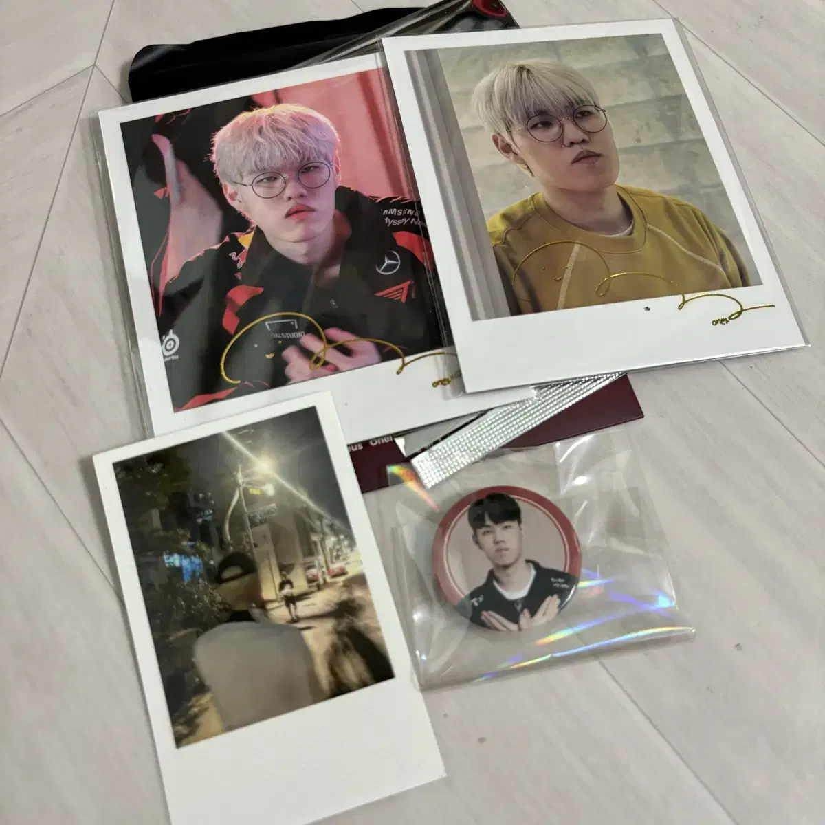 T1 T1 Owner Moon Hyounjoon Chengdu polaroid Pin Badge in Bulk