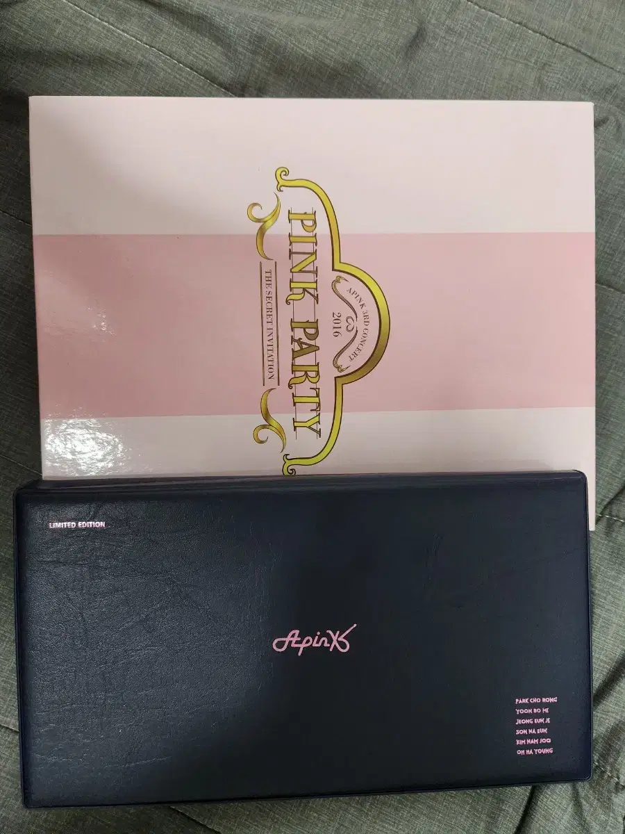 2 apink binders photocard Sold in bulk, approximately 105 not duplicates