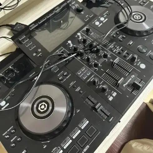 실제 DJ가 공연때만 썼던 정품 XDJ-RX1 입니당!