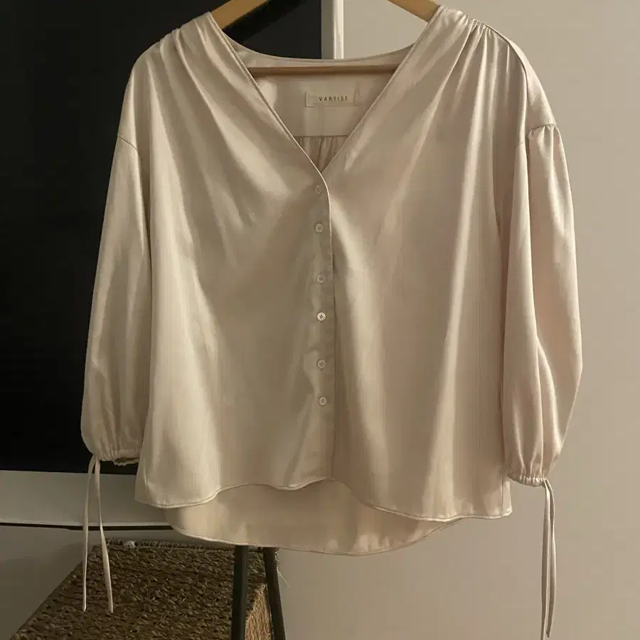 VARTIST  Julia blouse 바티스트 줄리아 블라우스