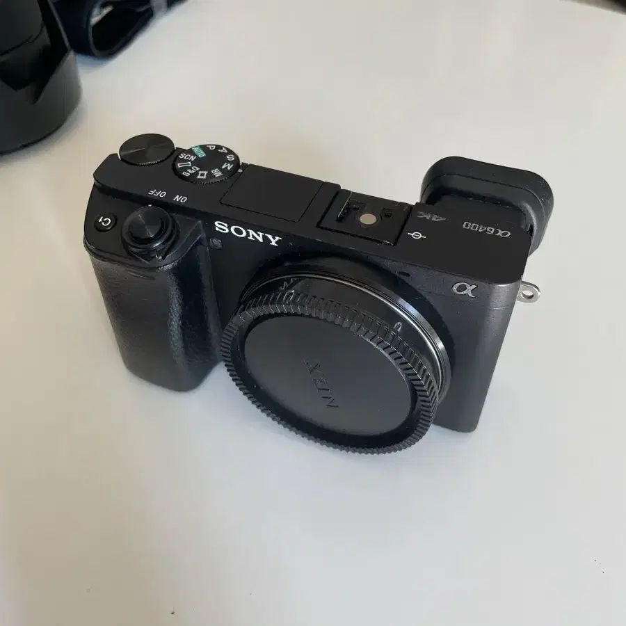 Sony a6400 + SELP18105G렌즈 + 스몰리그 케이지