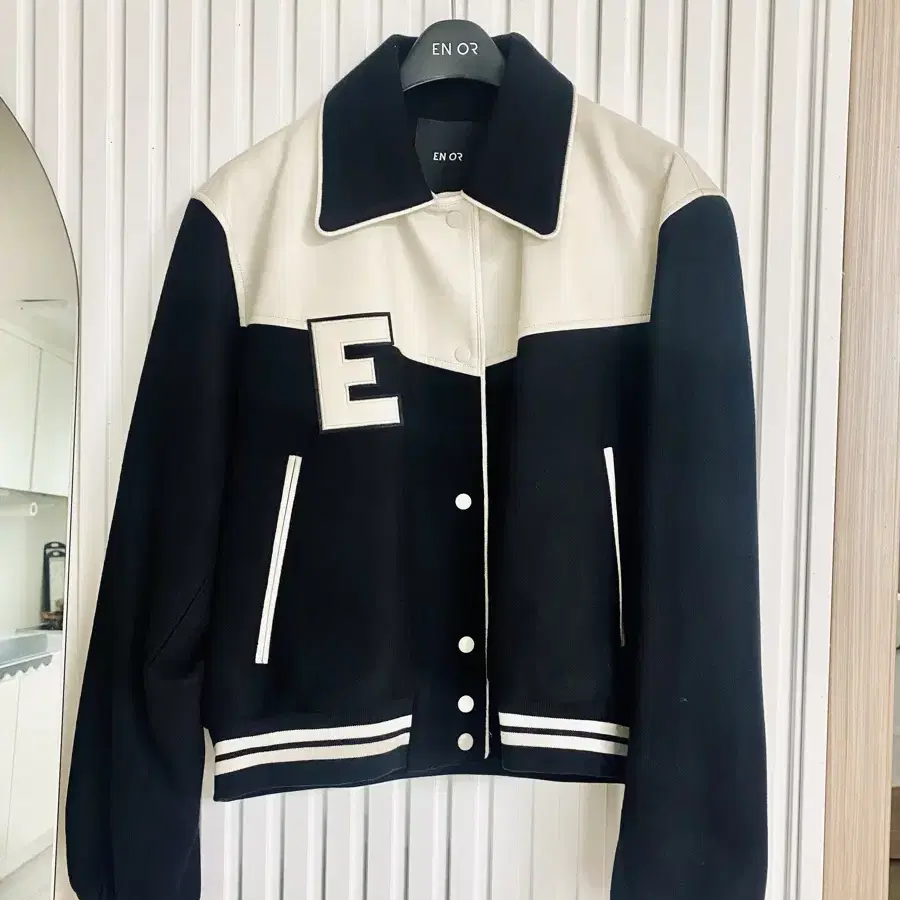 (가격내림/새제품)엔오르)ENOR STADIUM JACKET