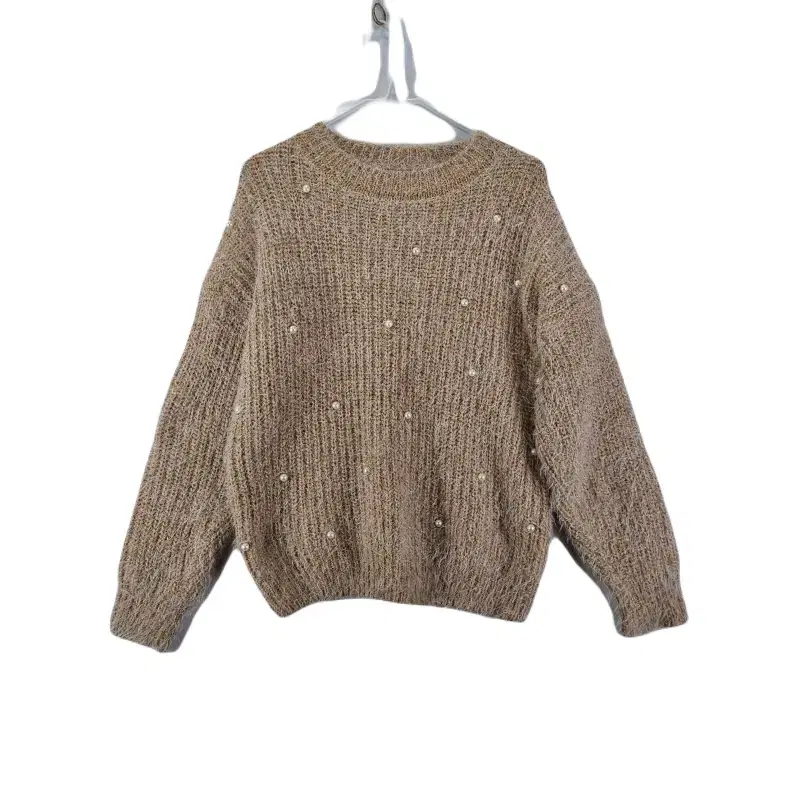 E7841 Women's FREE Beige Round Neck Pearl Sweater/Dirk