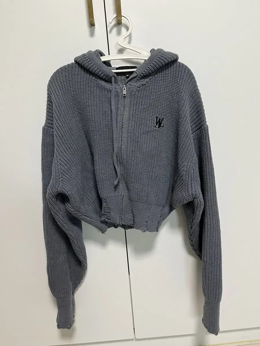 우알롱 Damage knit hood zip-up 블루 니트집업 m