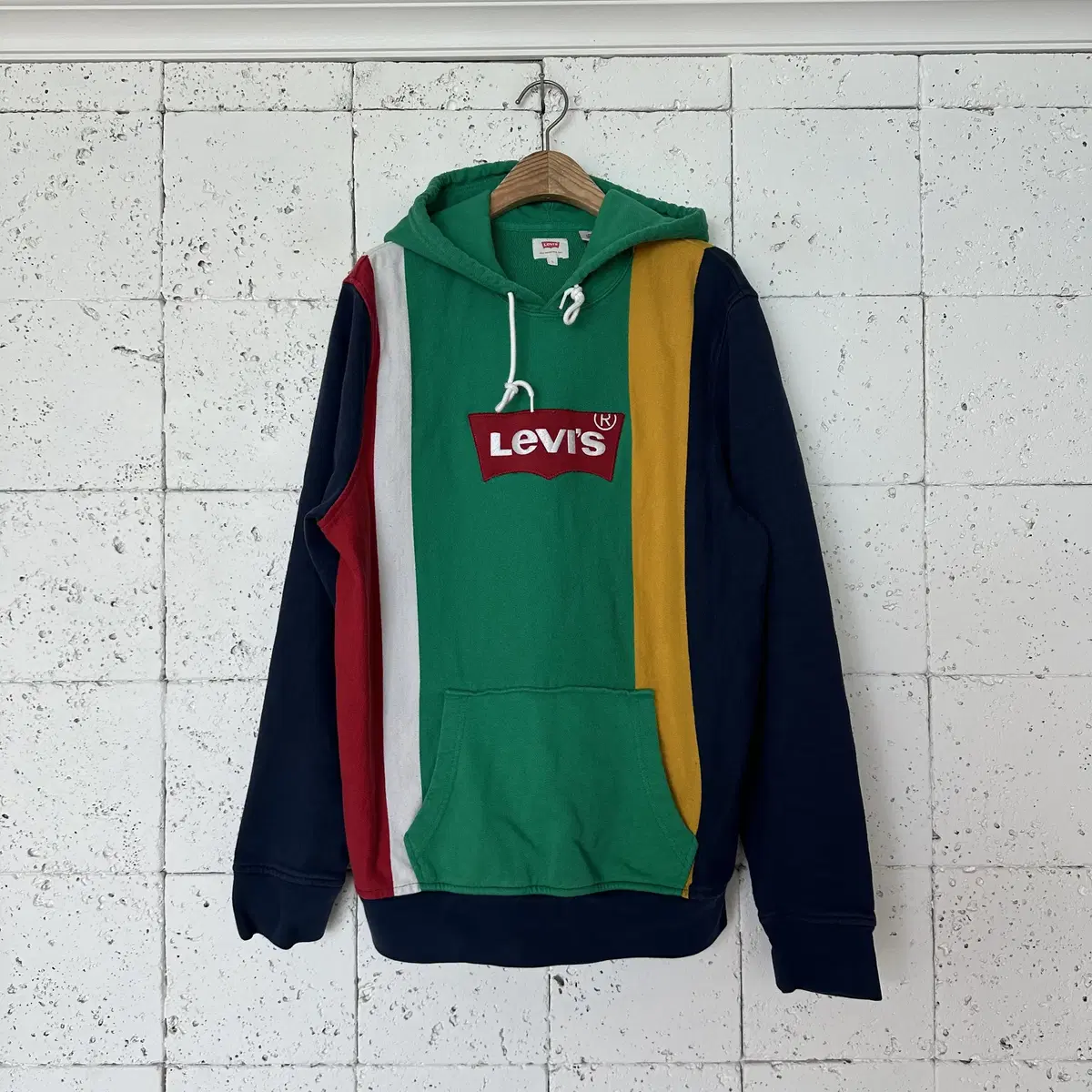 L Levi's Hoodie