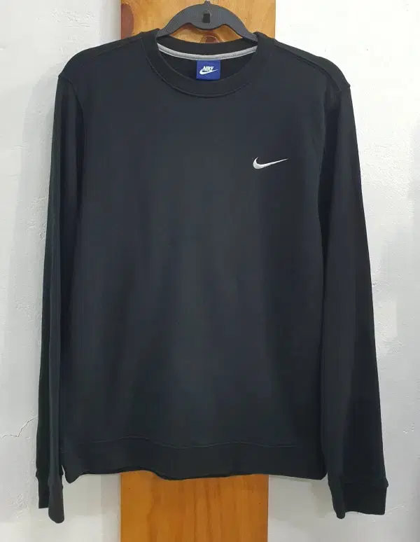 Nike black top (100)