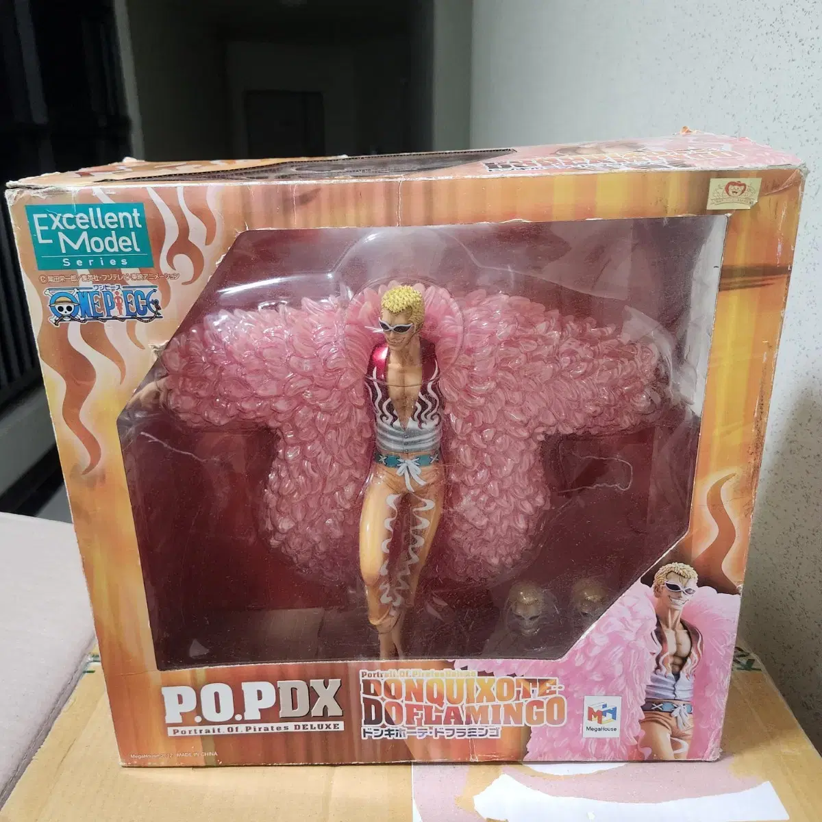 ONEPIECE POP DX Doflamingo sells.