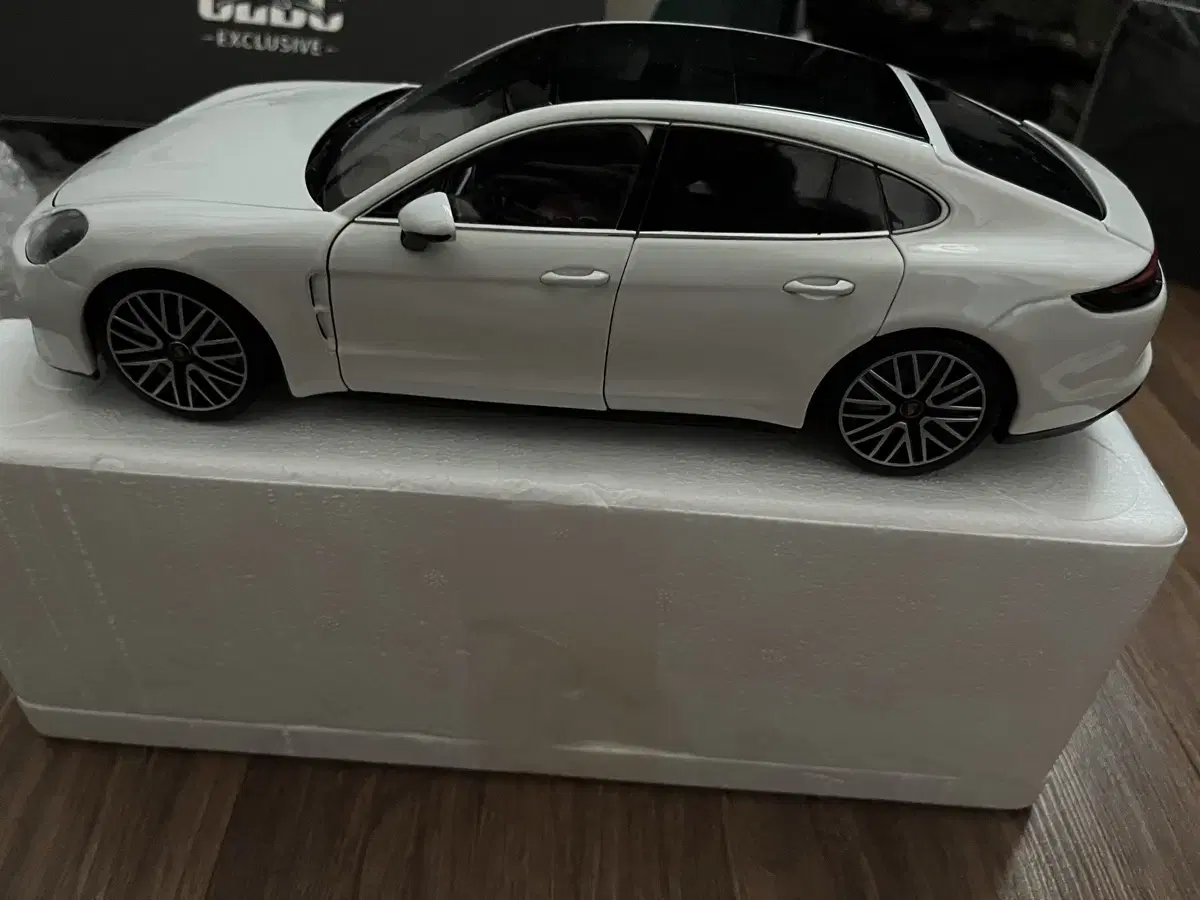 1:18 Mini Champ Porsche Panamera Diecast for sale