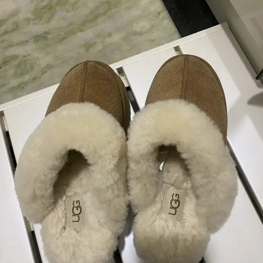 UGG 슬리퍼 230