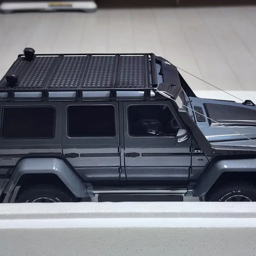 1:18 올모스트리얼 벤츠 브라부스 G550 4x4 그레이 다이캐스트