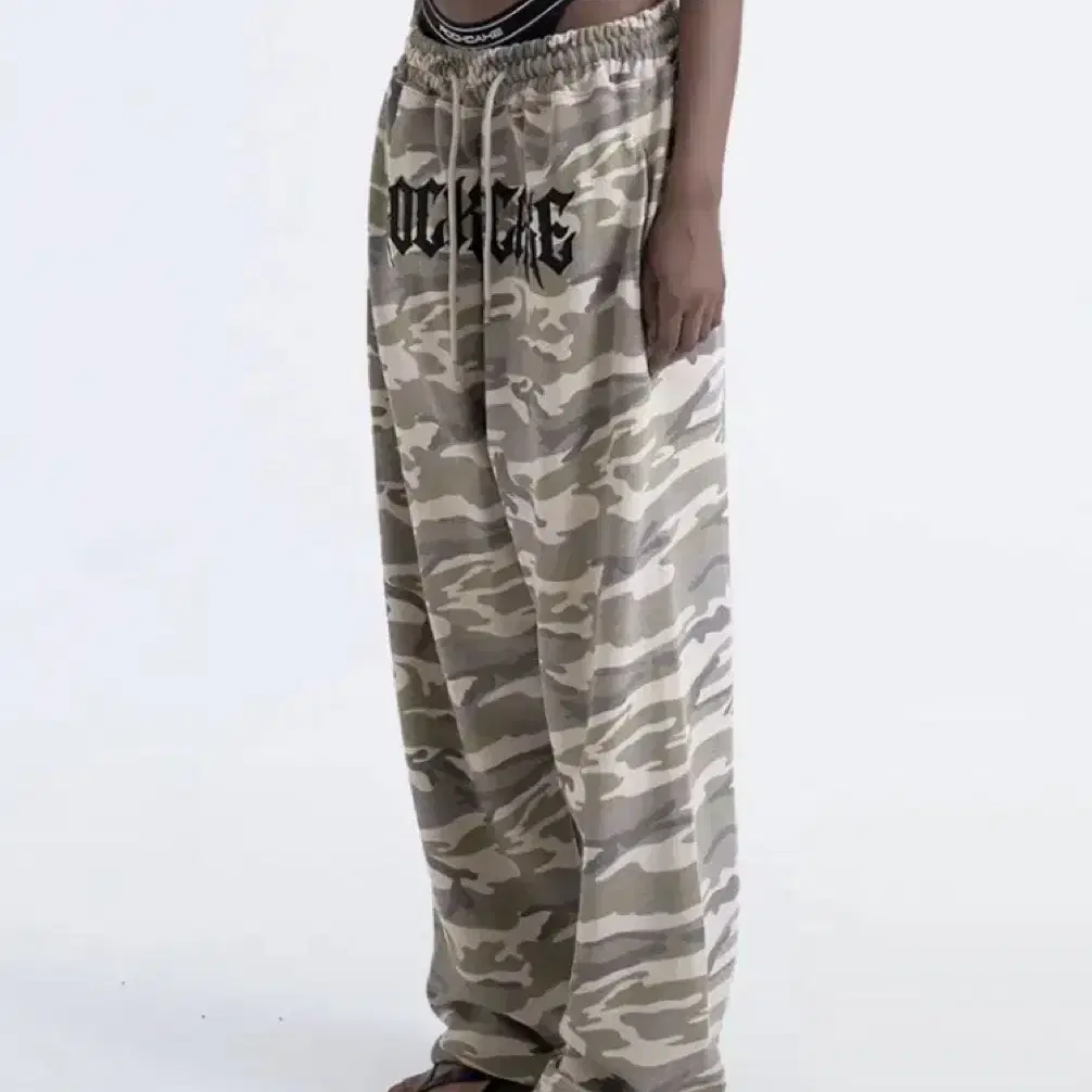 락케이크 Camo Metal Graphics Pants - Beige