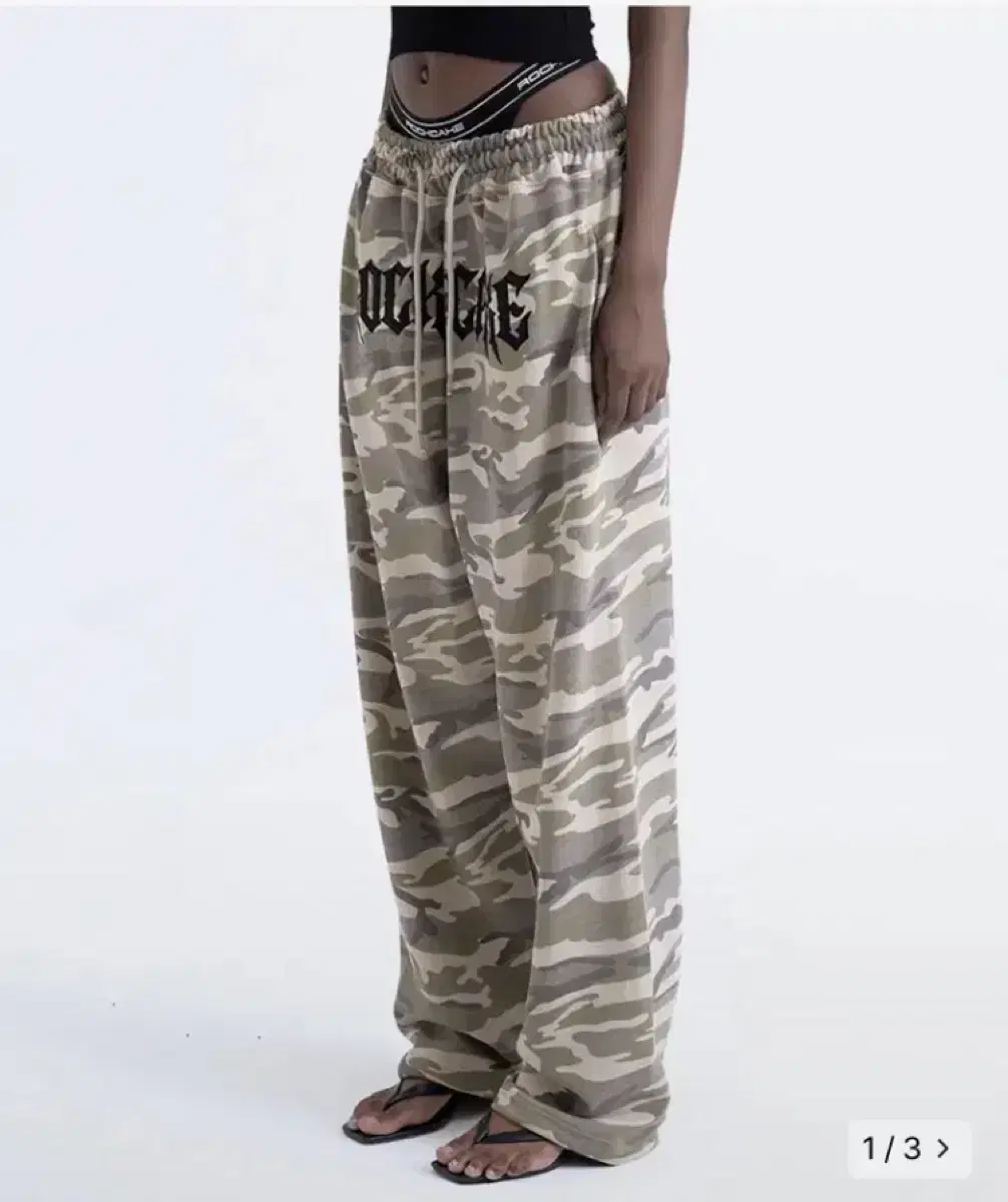 락케이크 Camo Metal Graphics Pants - Beige