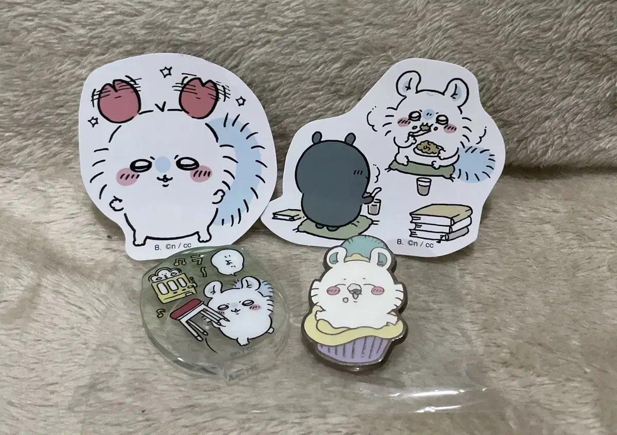 Chiikawa Momonga bulk (stickers, mini acrylic stands, badges)