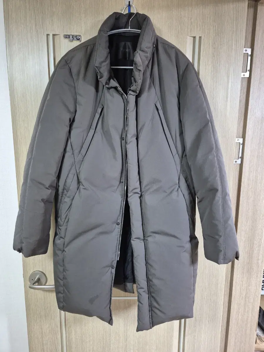 (Final price: 108,000 including tax) Time Homme Goose Down Long Puffer