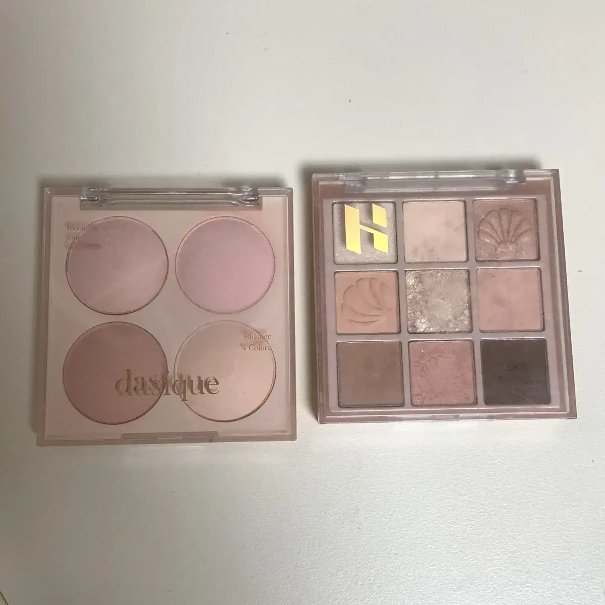 I sell cosmetics I don't use (Daisyke blush, Holika shadow palette).